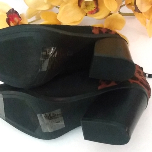 JESSICA CARLYLE LEOPARD STACKED BLOCK HEEL ANKLE BOOTIES SIZE 8.5 NWOT - Picture 10 of 11